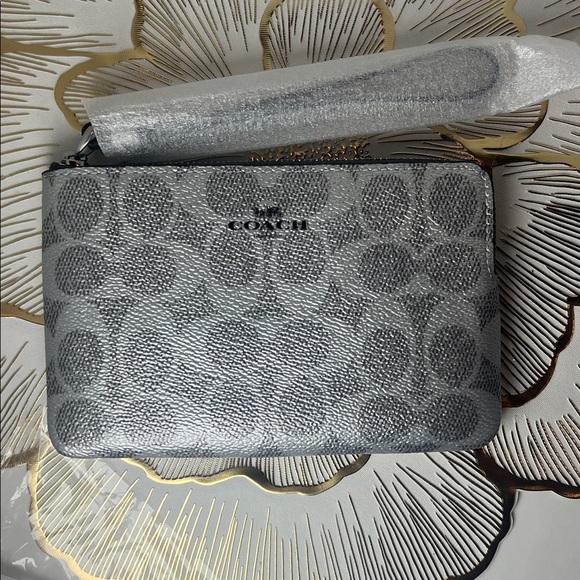 Coach Handbags - NWT 🩶 Coach Metallic Silver Wristlet 🩶
